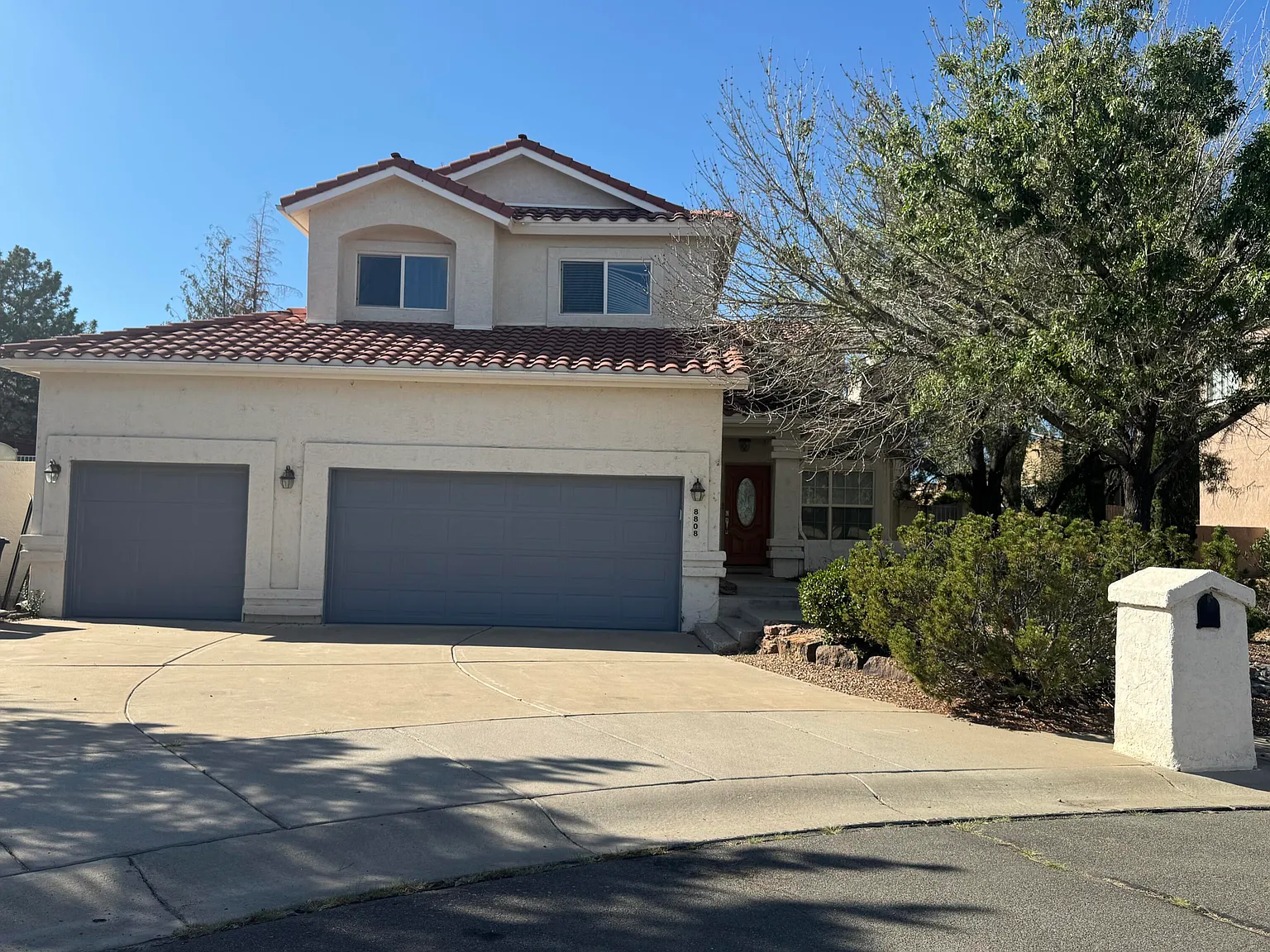 4 bed, 3.0 bath, 2500 sqft, $4,500 — Photo 1