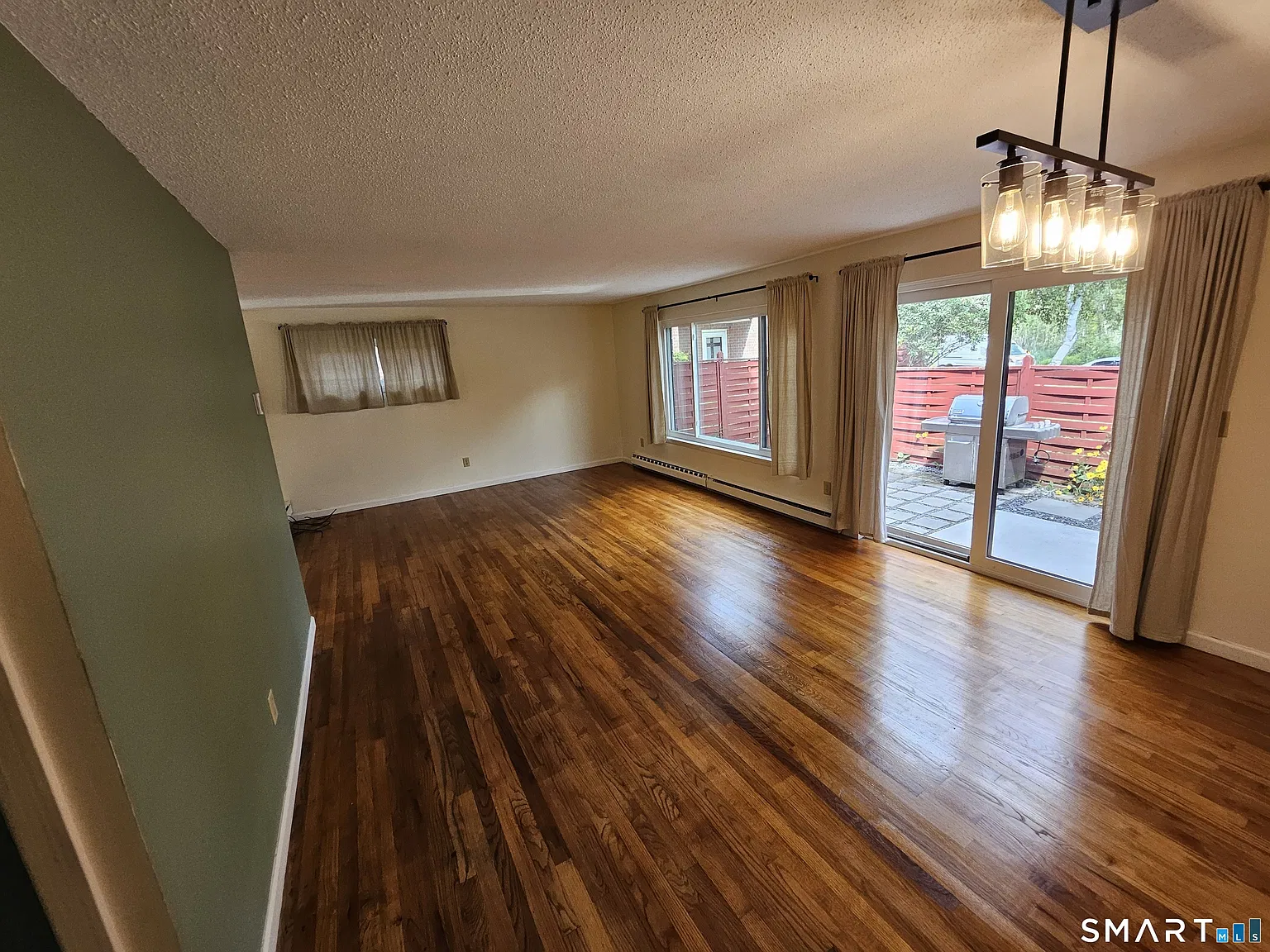 2 bed, 1.5 bath, 1225 sqft, $2,400 — Photo 4