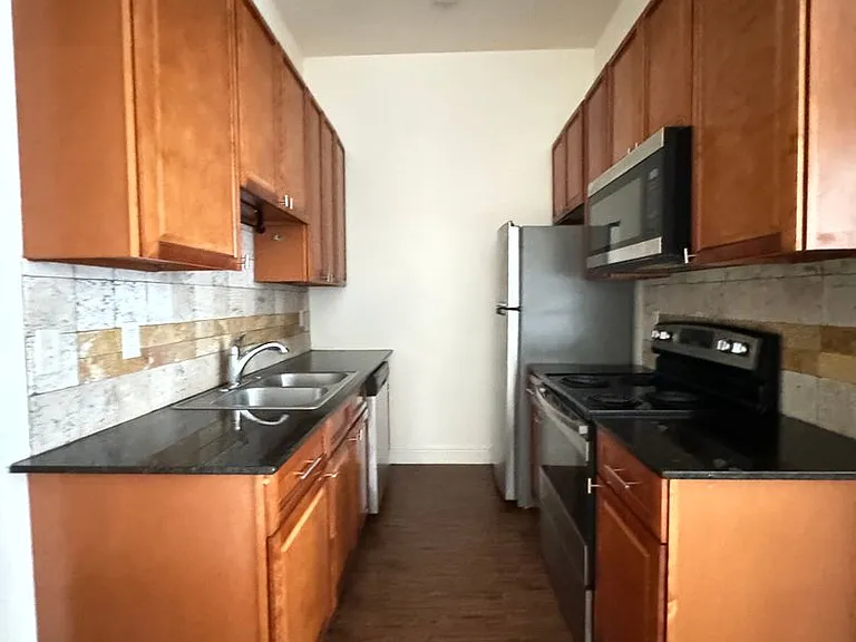 901-929 S Barnett Springs St — Photo 6