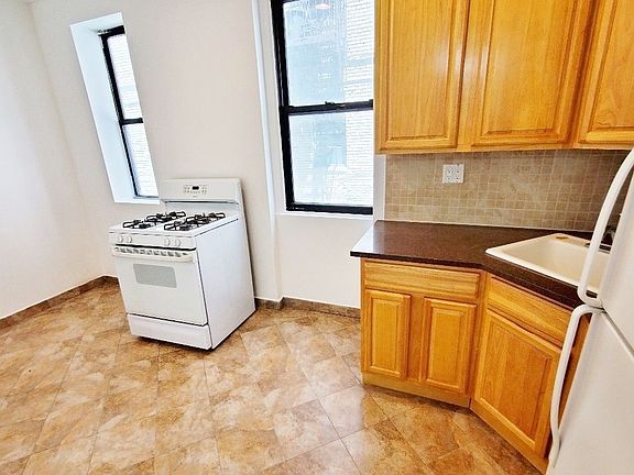 4th image of 21-16 35th St #A