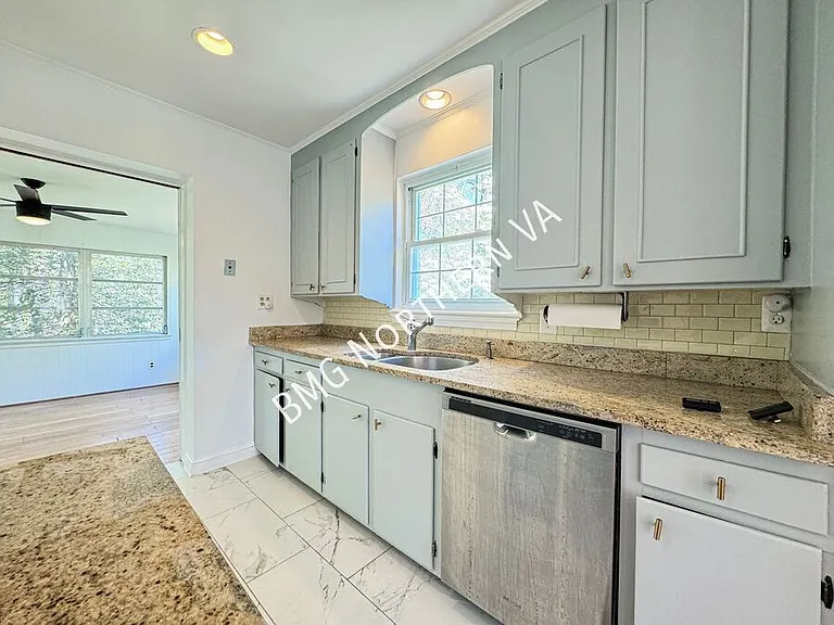 6600 Braddock Rd — Photo 11