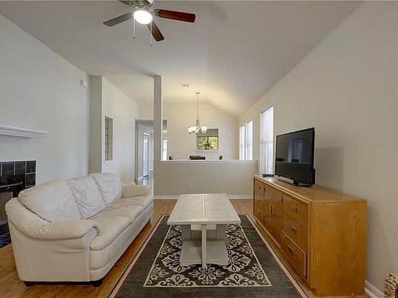 5th image of 1703 Royal Ascot Dr