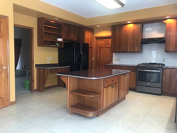 5th image of 214 Lancelot Dr