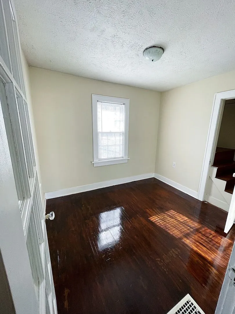 2 bedroom home in great neighborhood — Photo 4