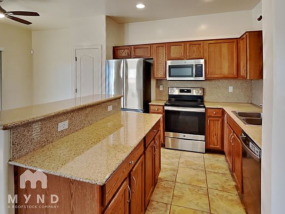 3rd image of 640 N Highlands Grove Ln