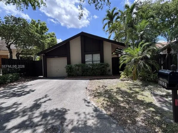 13520 SW 108th Street Cir N, Miami, FL 33186