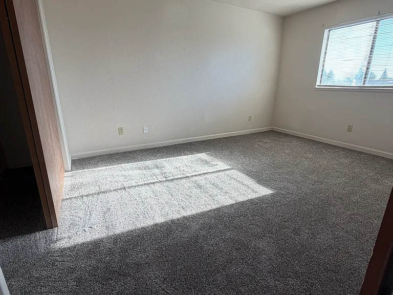 600 E Hawkeye Ave #B — Photo 14
