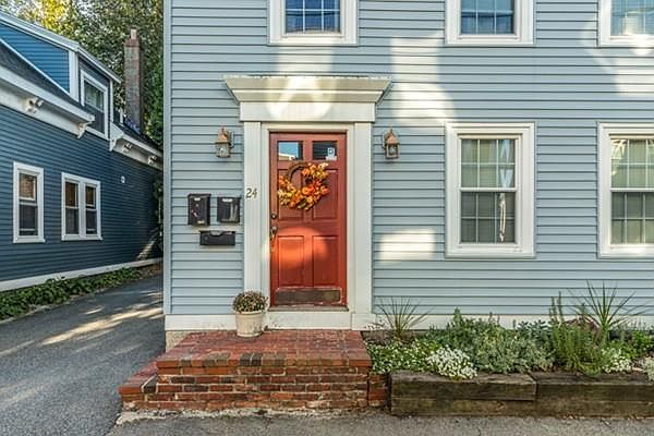 1st image of 24 Carlton St #3