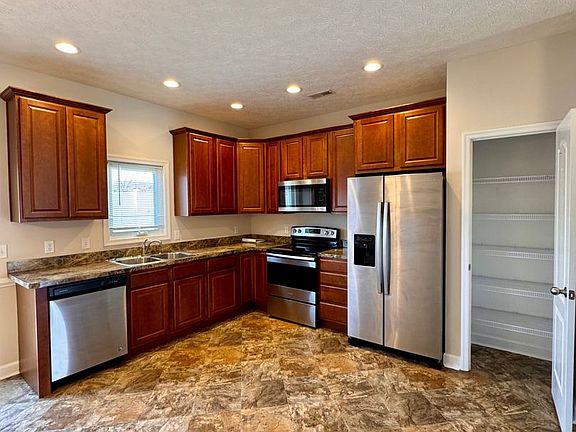 3rd image of 175 Cedar Point Ln