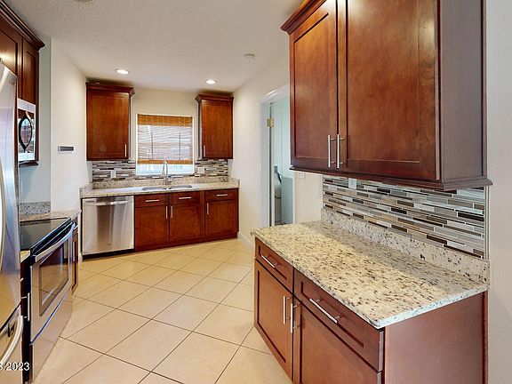 3rd image of 1457 Albert Dr