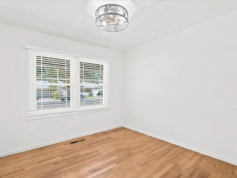 601 Poplar Ave — Photo 16