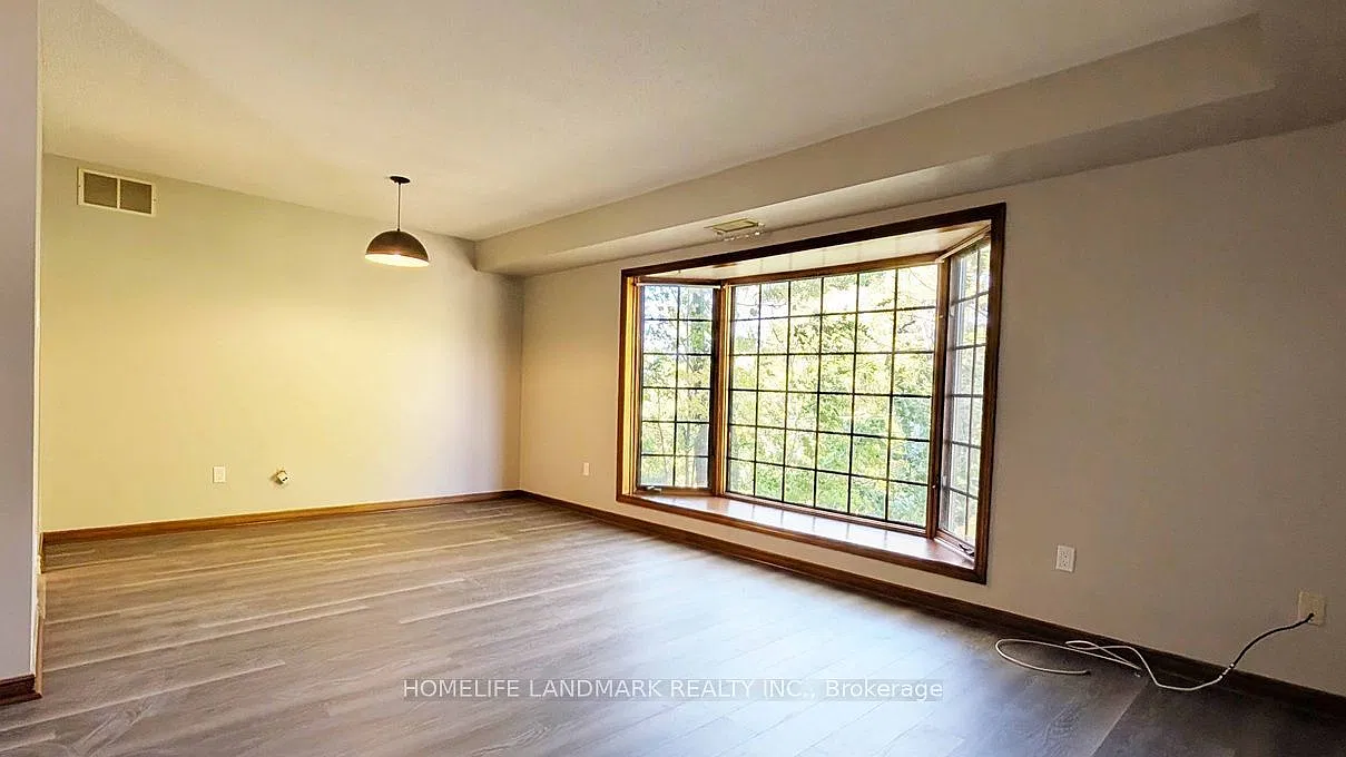 Elliot Heights Condo — Photo 4