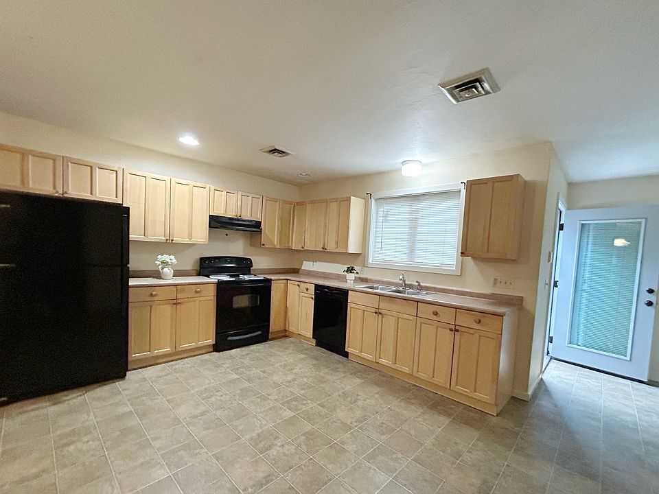 1st image of 43 Tamarack Dr