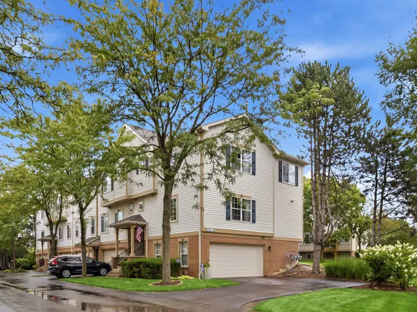 160 Monarch Dr #160, Streamwood, IL 60107