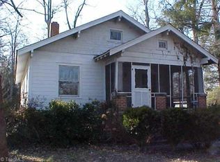 2710 SW Pinecroft Rd, Greensboro, NC 27407