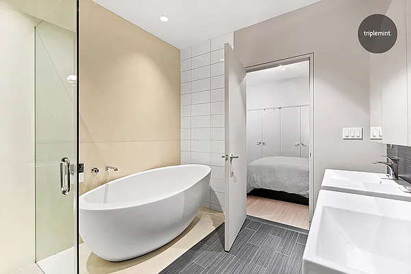 Sold by Triplemint | media 16