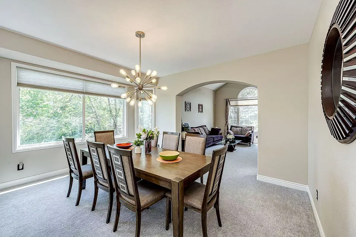 5 bed, 6398 sqft, $5,980 — Photo 3