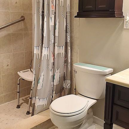 second bath w large shower 