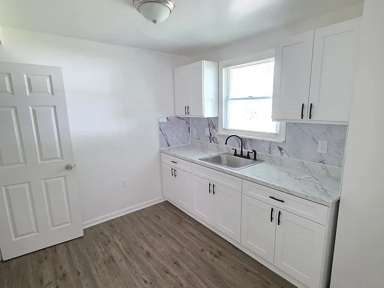 10006 Mark Twain St — Photo 12