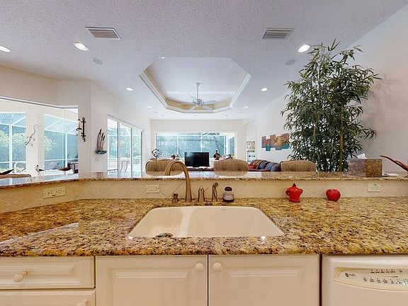 4th image of 46 Eastlake Dr