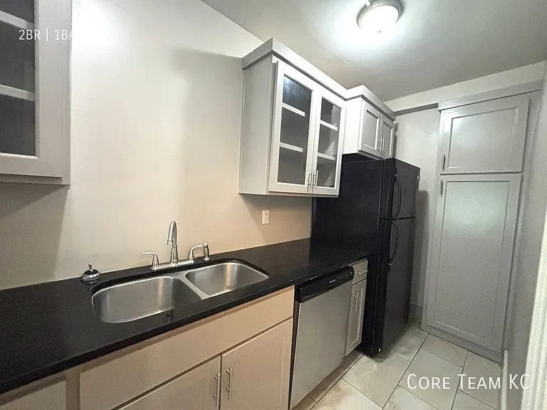 710 W 48th St #105 — Photo 6