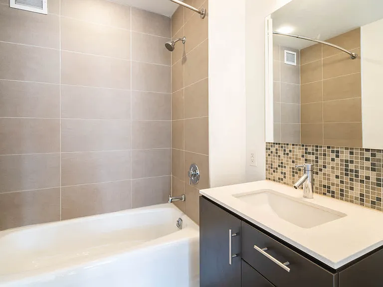 500 W 23rd St #2H — Photo 18