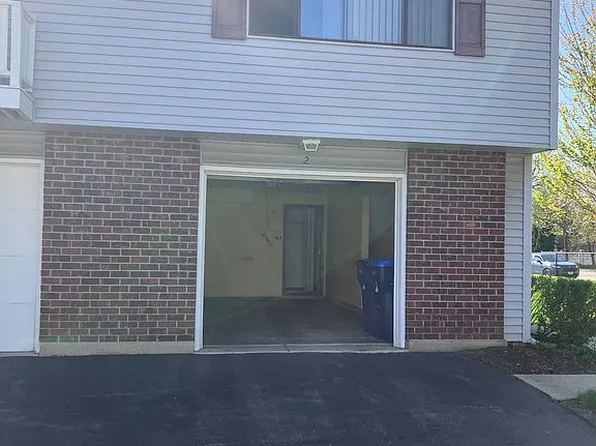 2 Dennis Ct, Schaumburg, IL 60193
