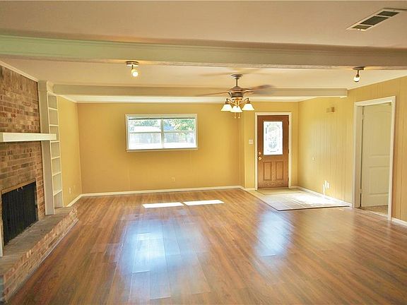 4th image of 247 Hideaway Ln E