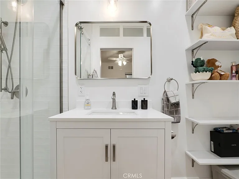 10018 Cozycroft Ave — Photo 25