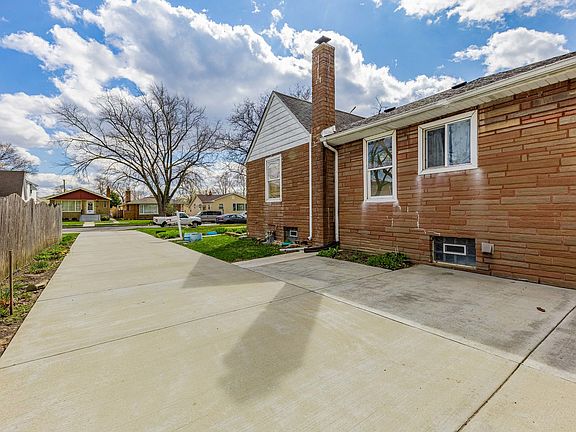 4th image of 2648 123rd St