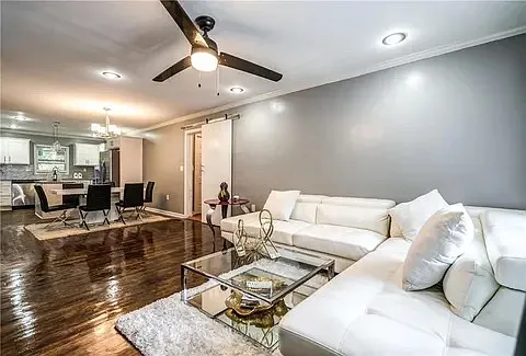3 bed, 1250 sqft, $2,000 — Photo 2