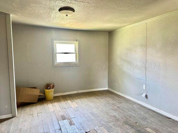 900 S Ridgeland Ave, Fritch, TX 79036