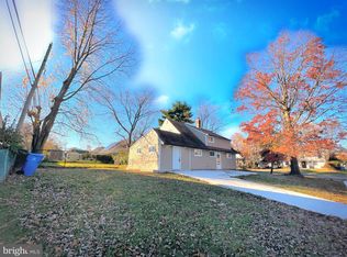 2 Ruby Ln, Levittown, PA 19055