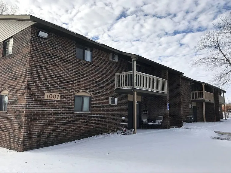 Make Lake Street Apartments YOUR Home!! — Photo 5