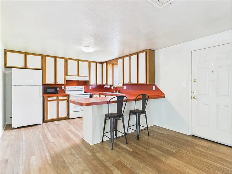 7070 FM 974 — Photo 10
