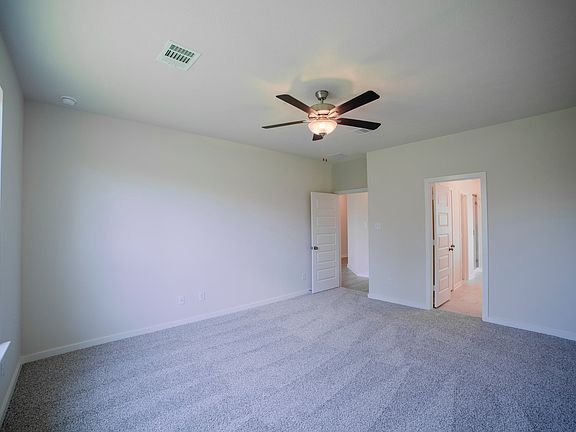 5th image of 1402 Lake Ridge Dr