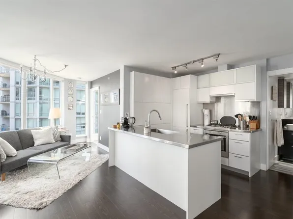 535 Smithe St #1207, Vancouver, BC V6B 0H2