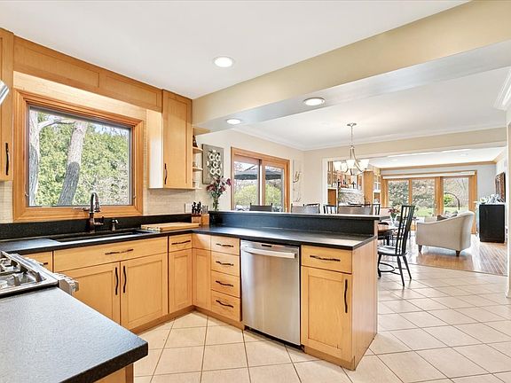 4th image of 842 Furlong Dr