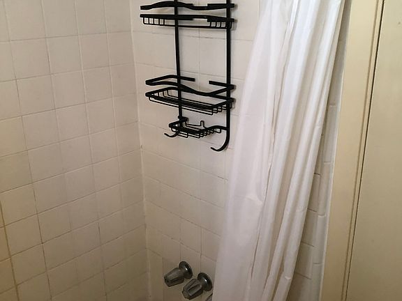 5th image of 22 1/4 Thornton Ave #22-1/4