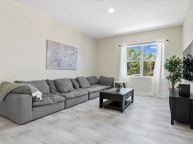 818 Foresteria Dr — Photo 11