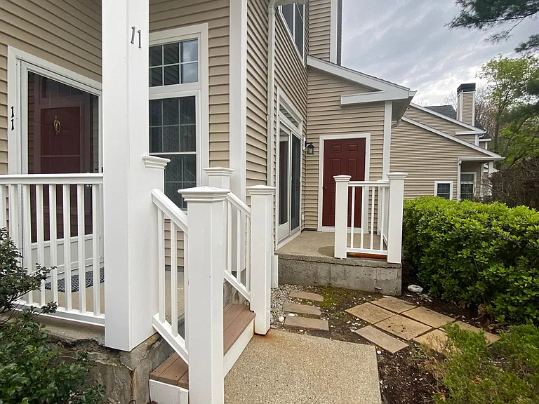 11 Devon Commons Ln — Photo 3
