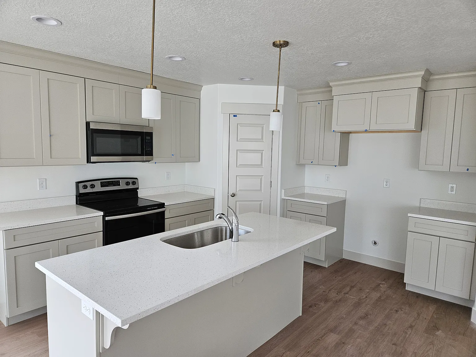 4 bed, $850 — Photo 3