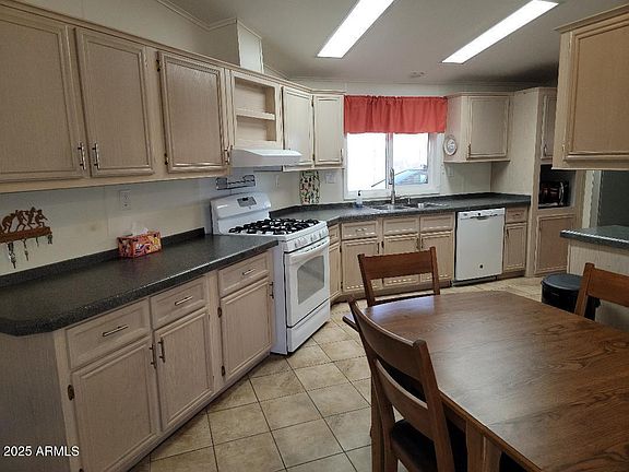2nd image of 3706 N SOUTH DAKOTA Avenue