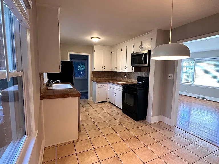 3825 Sheffield Dr — Photo 5