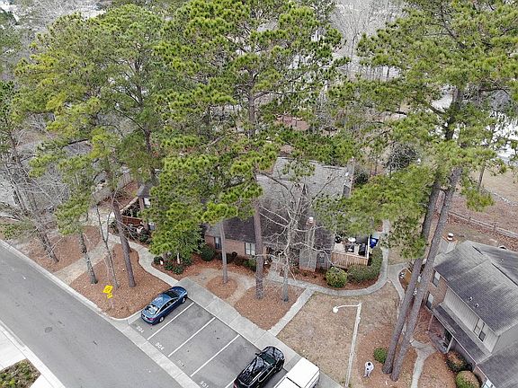 2nd image of 902 Persimmon Pl