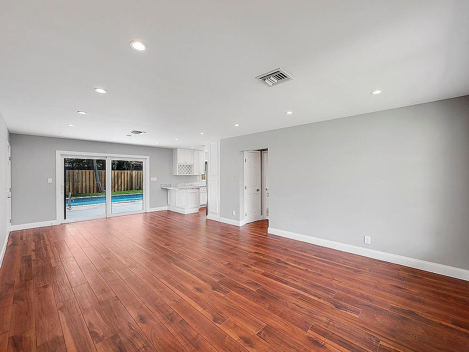 1st image of 338 Wellesley Dr