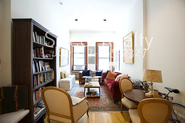 Rented by Street Realty Brokerage LLC | media 10