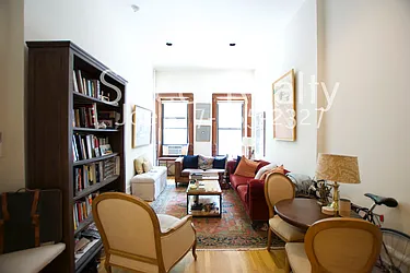 Rented by Street Realty Brokerage LLC