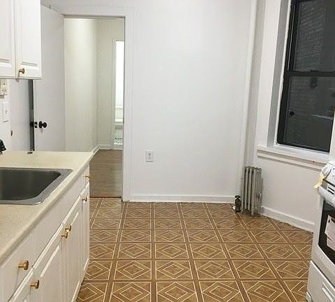 3rd image of 537 W 49th St #2