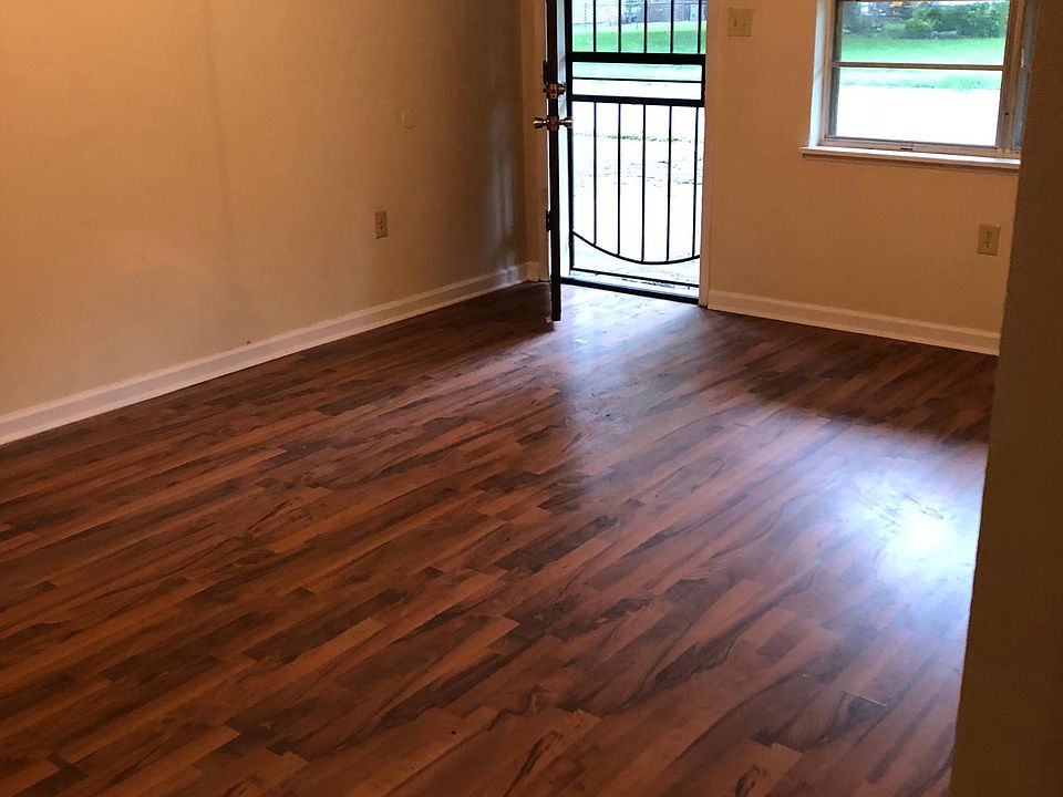 1st image of 902 Barrow Dr